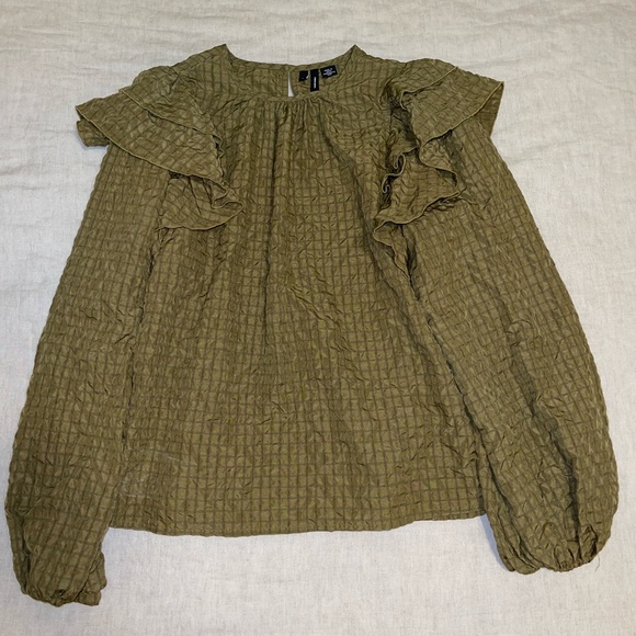 Vero Moda Tops - Vero Moda Ruffle Blouse